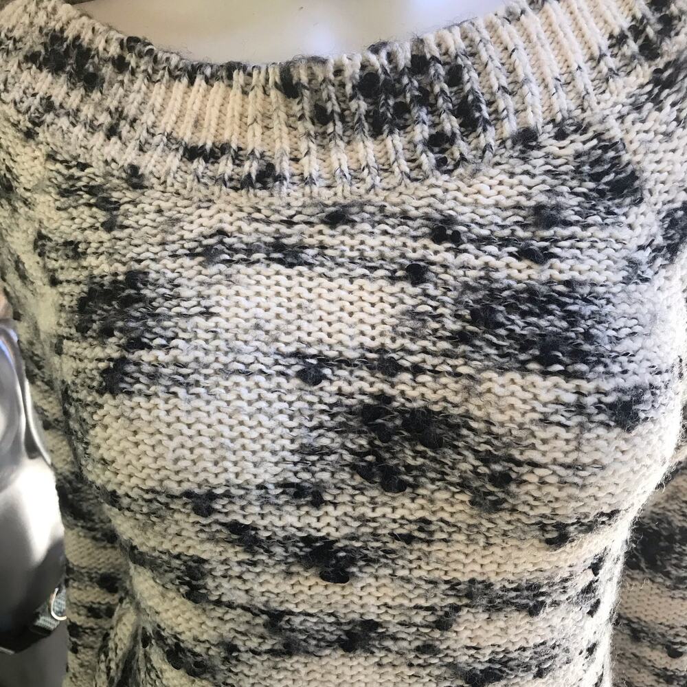Nine West Acrylic Wool Black Cream Sweater with Buttoned Sleeves Women's Size M - Picture 4 of 7